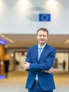 Siegfried Mureşan acuză PSD că blochează Legea salarizării şi riscă pierderea a 770 de milioane de euro din PNRR